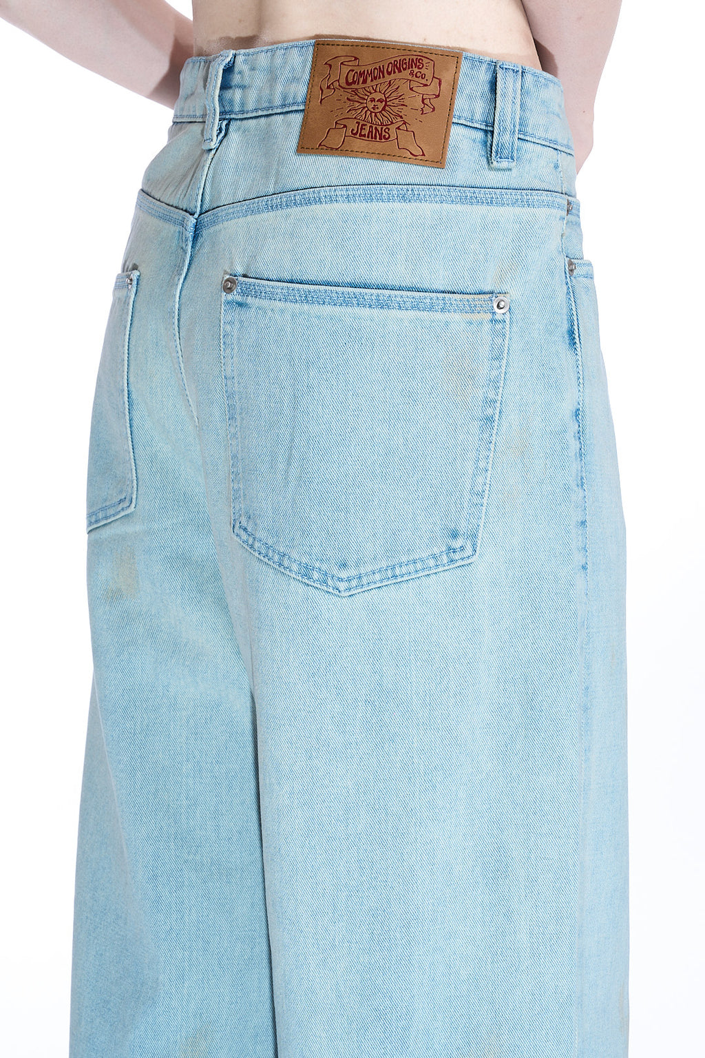 STRAIGHT CUT SAND WASHED
JEANS  ICE BLUE