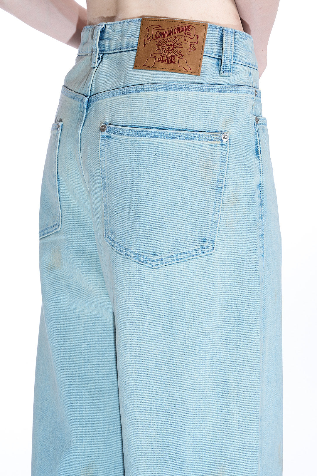 STRAIGHT CUT SAND WASHED
JEANS  ICE BLUE