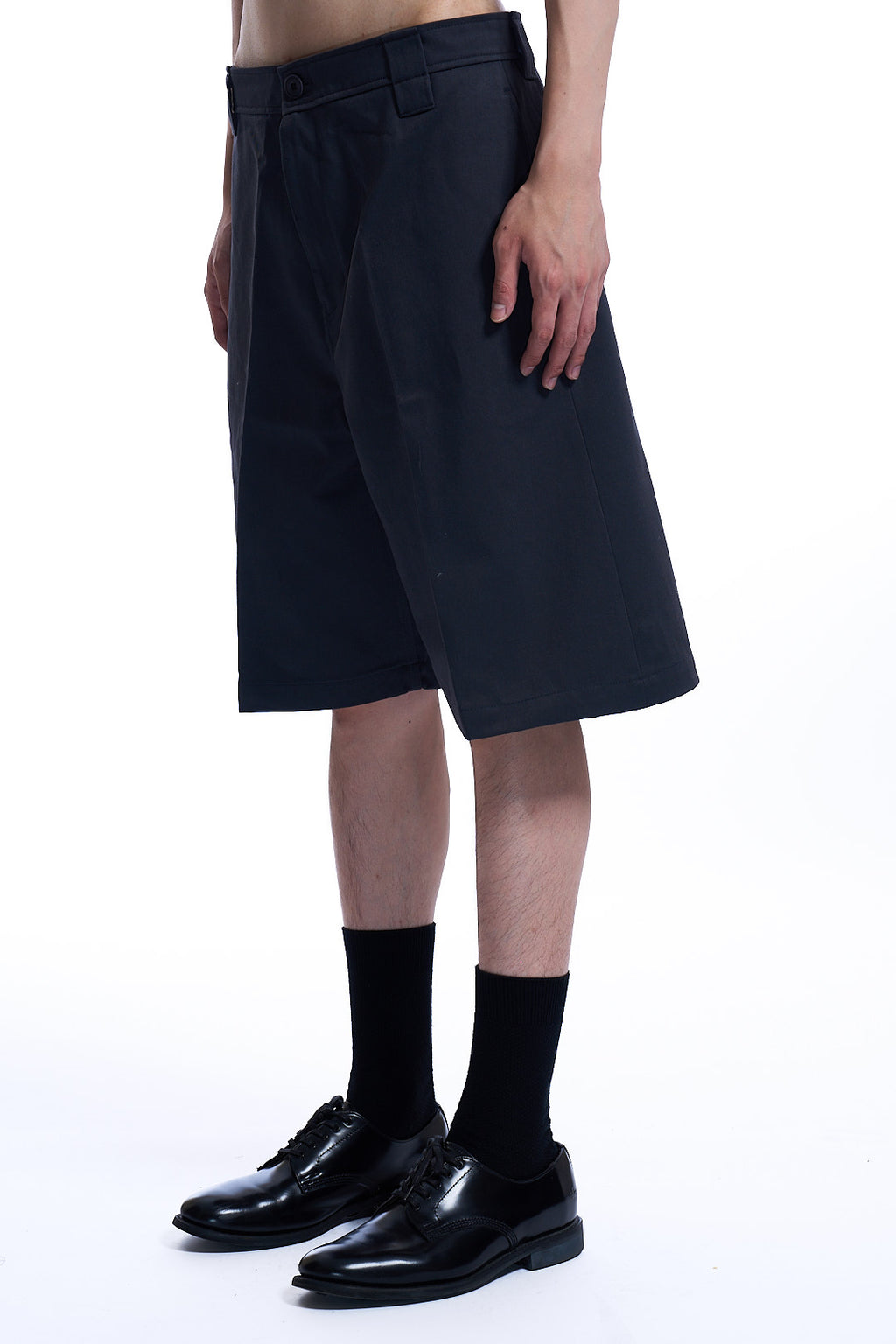 COTTON BLEND STITCH
POINTED BERMUDA PANTS  DEEP NAVY