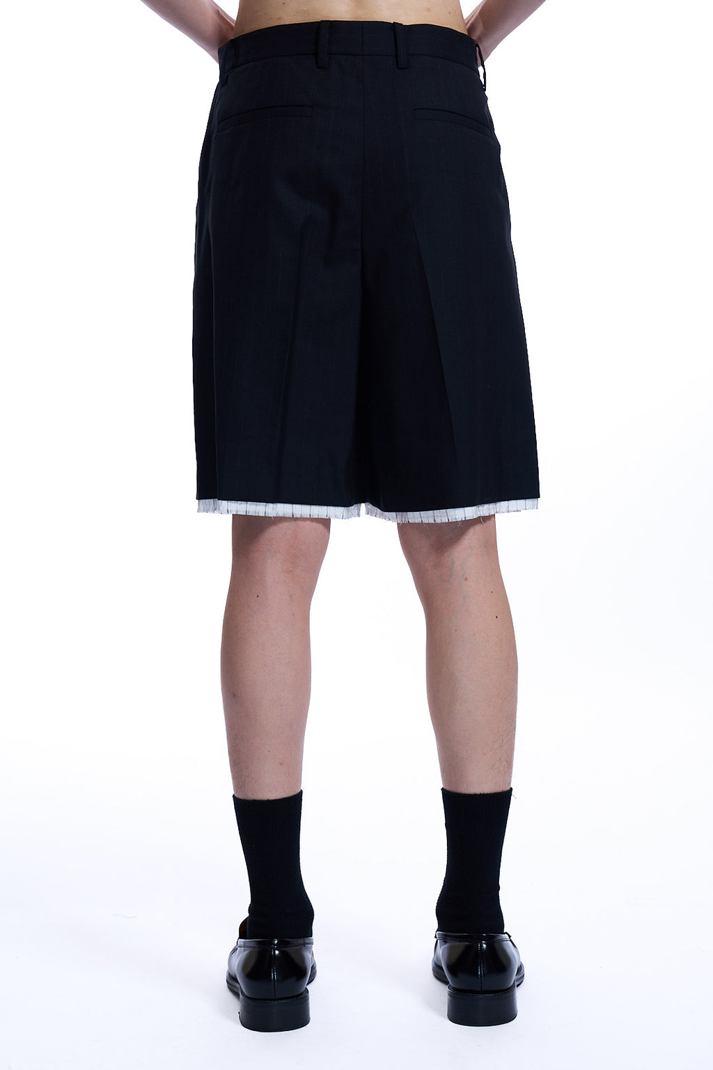 SHADED STRIPE TUCK SHORTS  BLACK