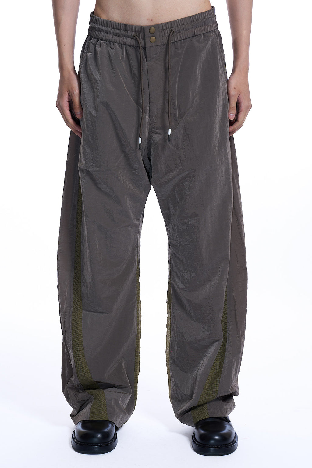 Curvy nylon pants Dark desert