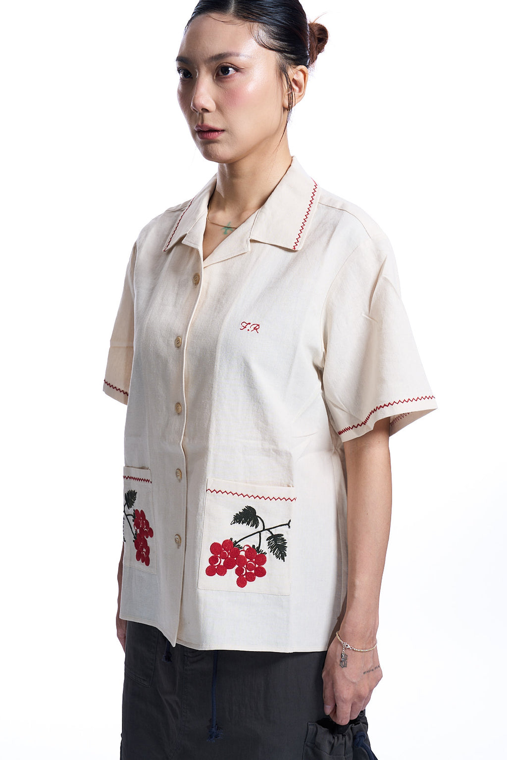 Raspberry Embroidery Shirt BEIGE