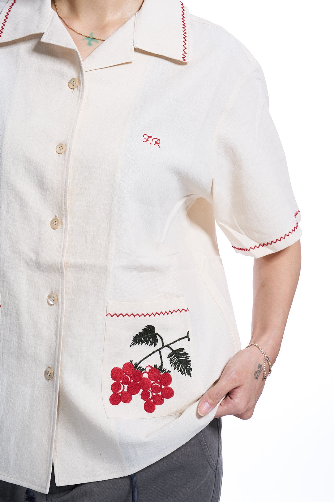 Raspberry Embroidery Shirt BEIGE